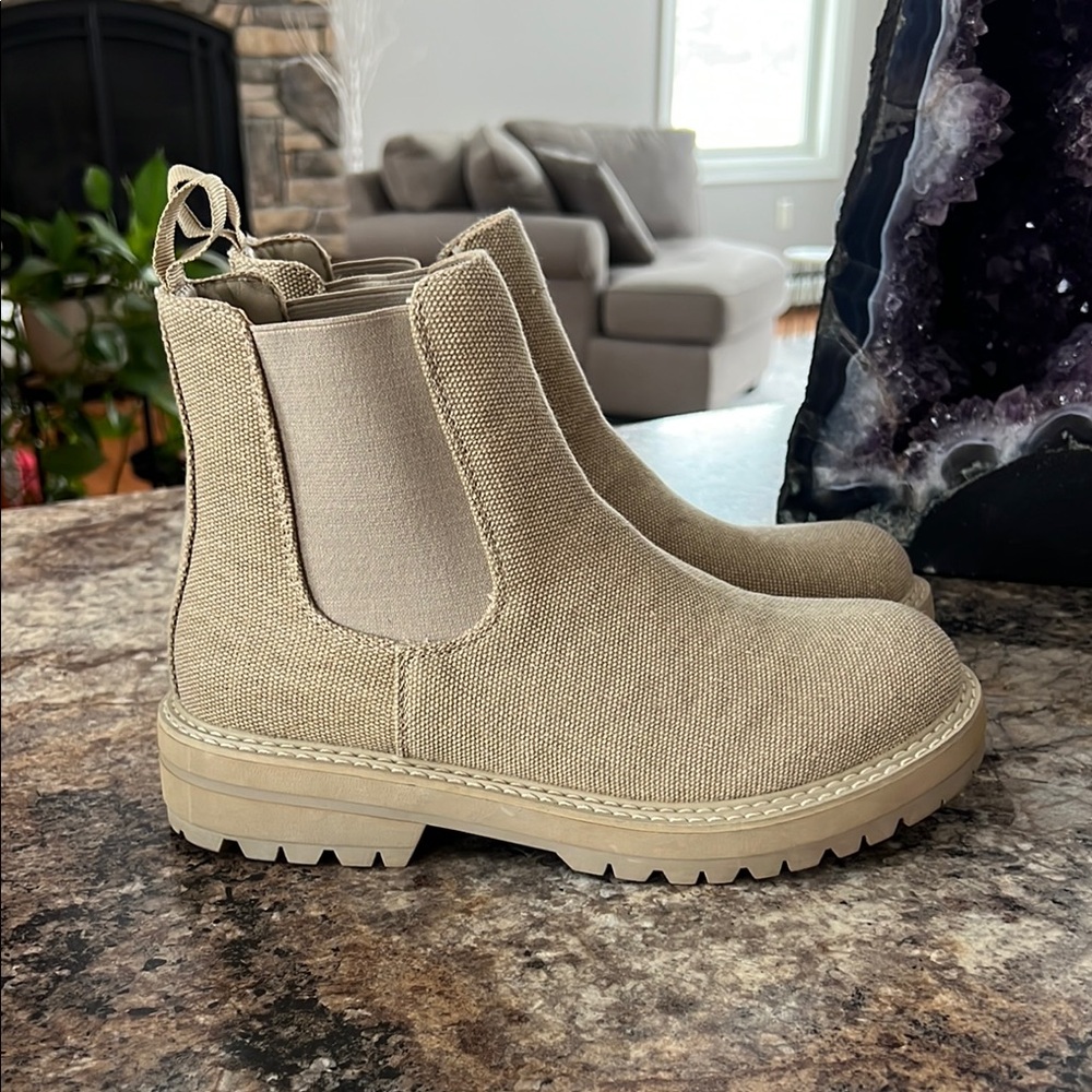 Dunes Beige Canvas Chelsea Boots, NEW, 8.5